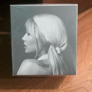 Ariana Grande Perfume